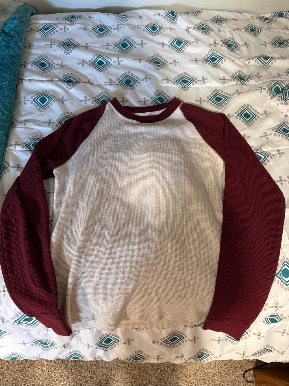 Men's American Eagle Crew Sweater in Cream and Burgundy